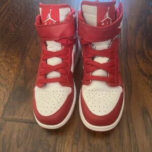 Nike Kid’s Air Jordan 1 Retro High OG Shoes Size: 4.5Y as New